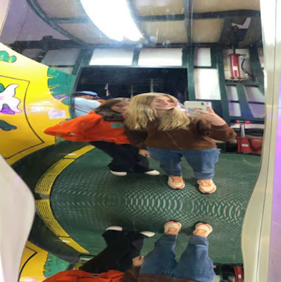 Meet your Posher, Trinity - Picture 1 of 1